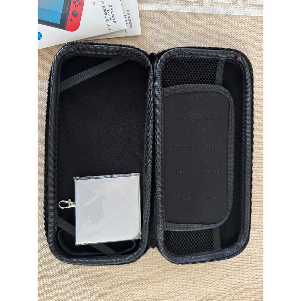 Nintendo Switch Accessory Set - Carry Case + Screen Protector - Picture 3 of 4